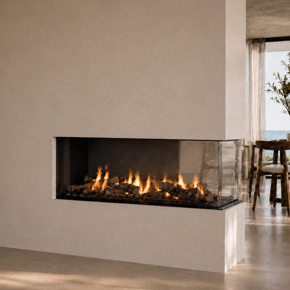 Trimline Fires 120 3/4 Room Divider ingebouwde haard met vlammen als roomdivider in modern interieur