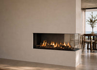 Trimline Fires 120 3/4 Room Divider ingebouwde haard met brandende houtblokken in moderne woonkamer