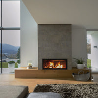 Spartherm Linear Front 120x52 in moderne woonkamer met ingebouwde haard en vlammen