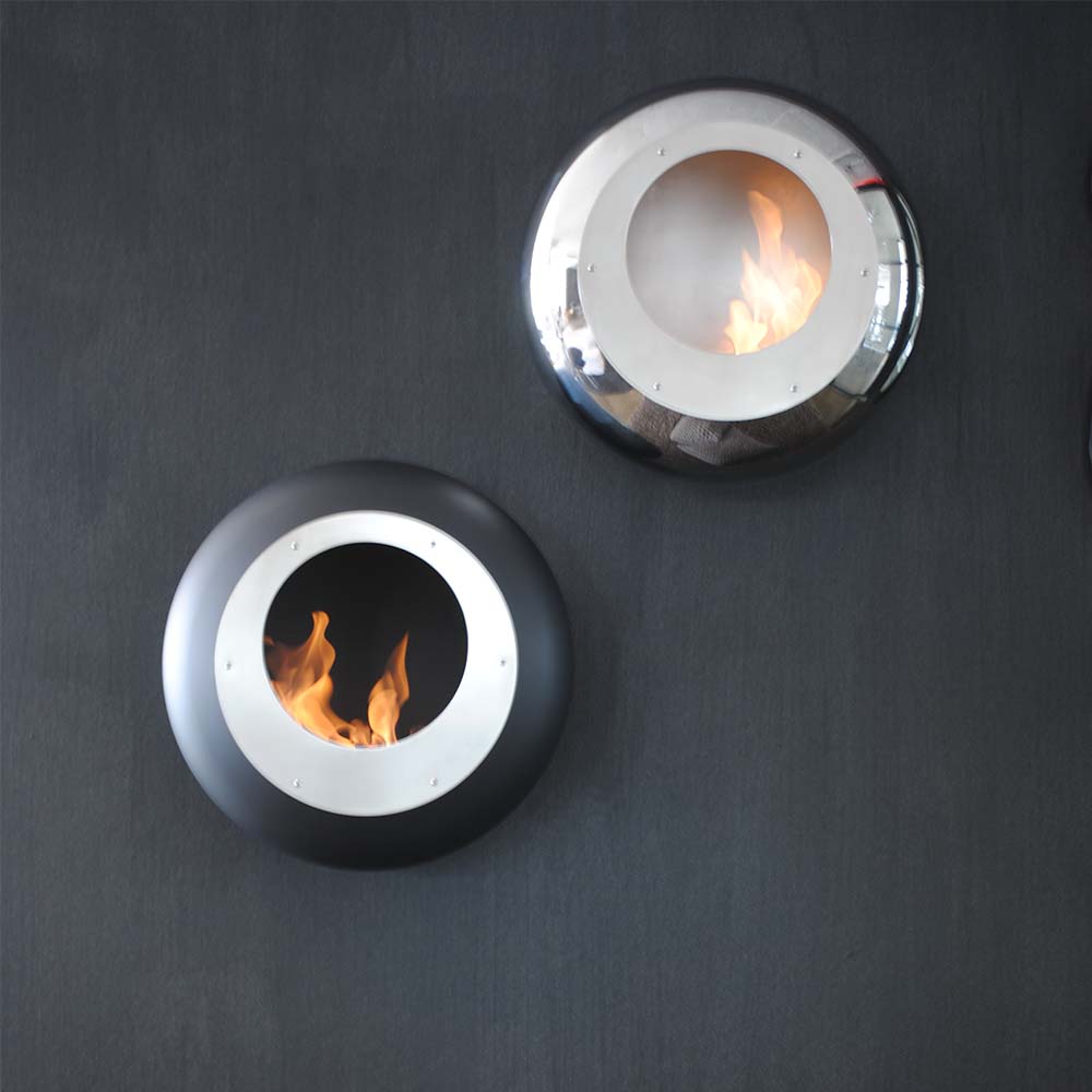 Cocoon Fires Vellum (RVS) wandhaard met vlammen tegen donkere wand