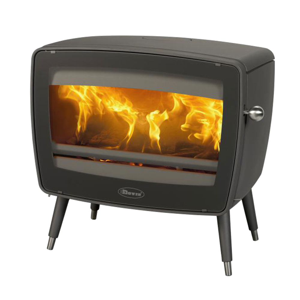 Dovre Vintage 50 houtkachel met brandend vuur, studio-opstelling