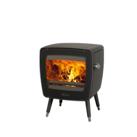 Dovre Vintage 35 houtkachel met zichtbare vlammen op witte achtergrond