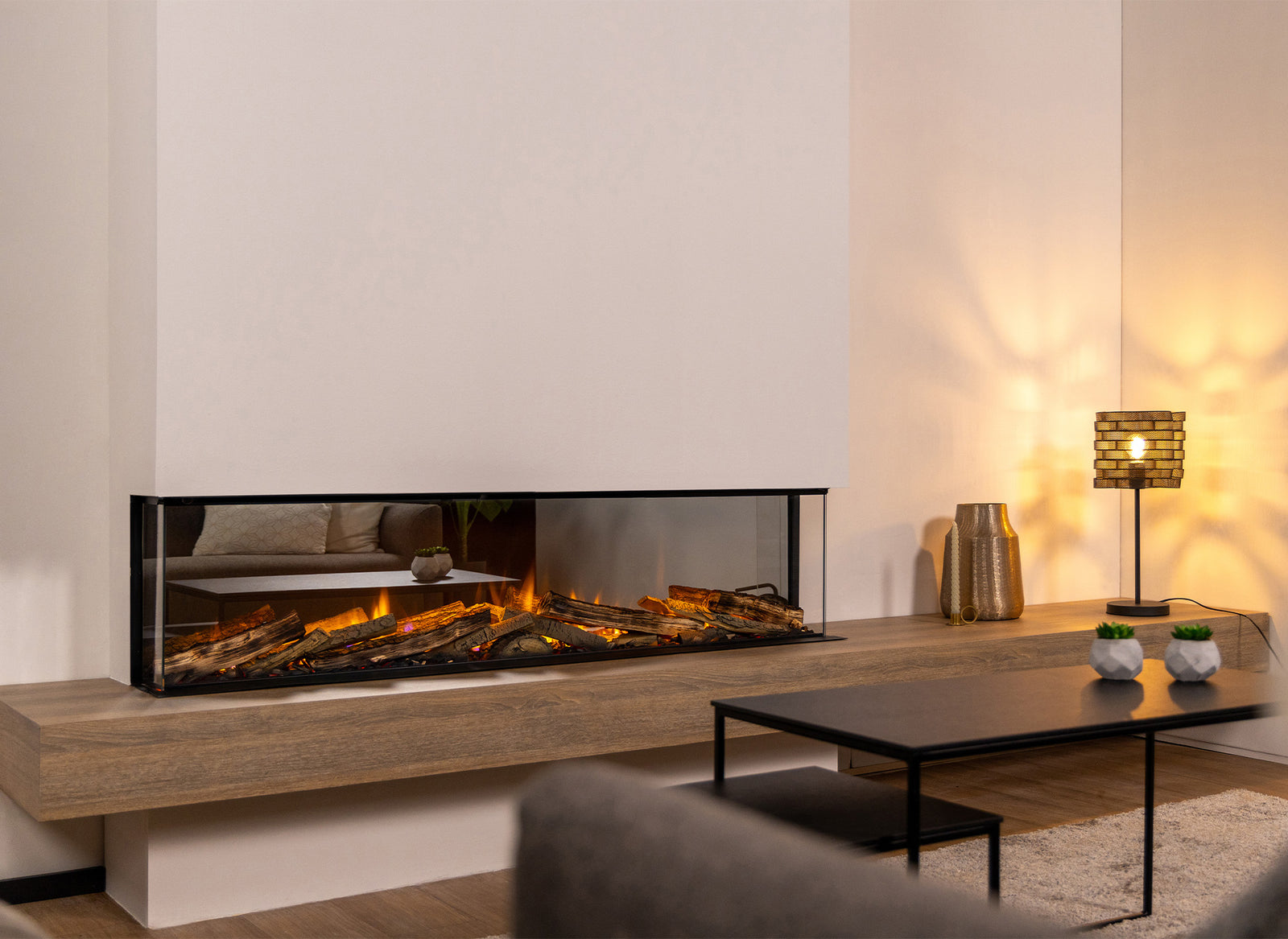 Dimplex Vivente Plus 75 ingebouwd in moderne woonkamer met vlammen