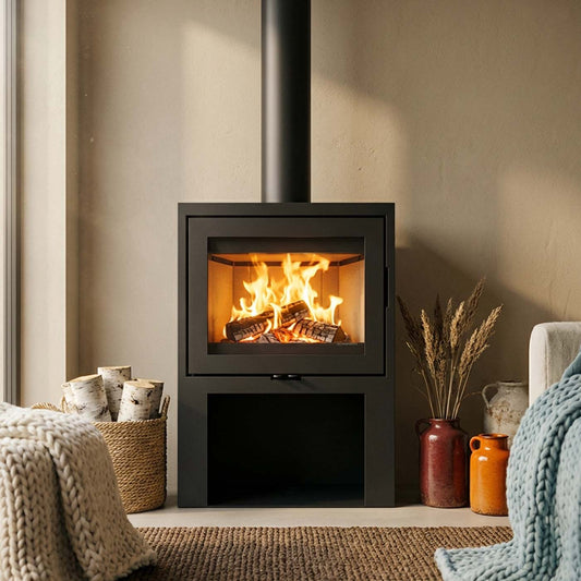 Wanders WAN-2060 Black Edition High houtkachel in sfeervolle woonkamer