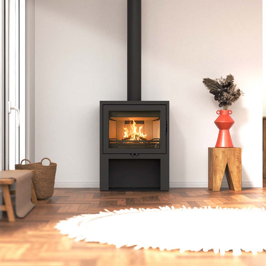 Wanders WAN-2068 Black Edition High kachel in moderne woonkamer met brandend vuur