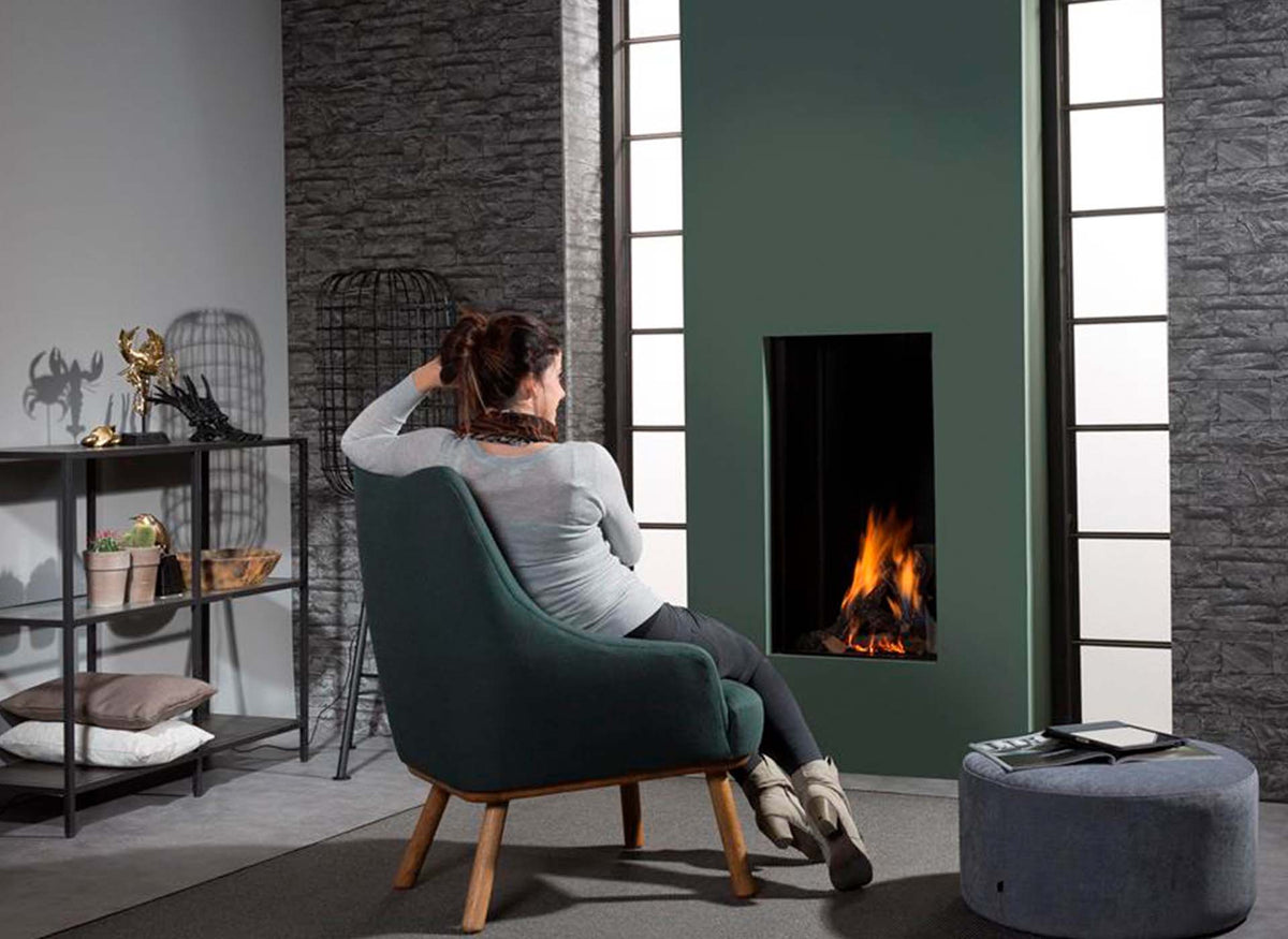 Wanders Lenga 500 front in woonkamer met brandend vuur
