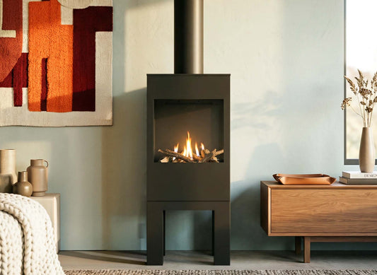 Wanders Onyx Original gaskachel met brandend vuur in een sfeervolle woonkamer