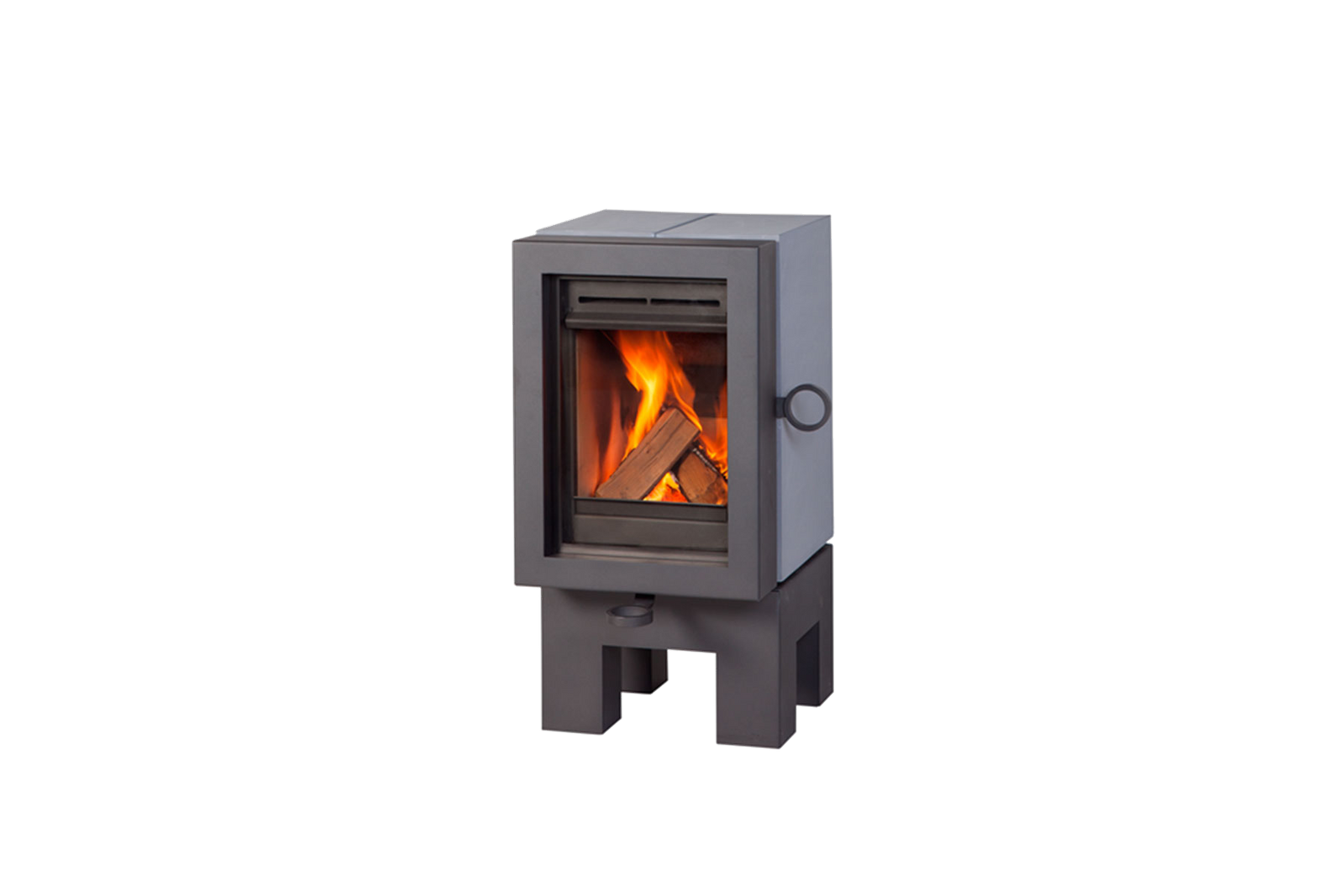 Wanders Oak Concrete houtkachel met brandend vuur op witte achtergrond