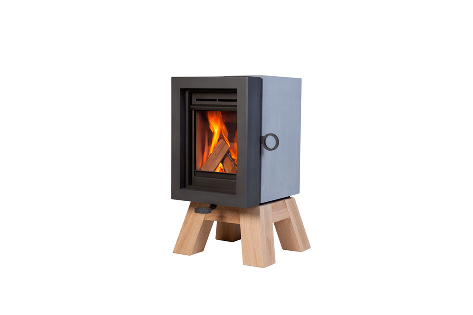 Wanders Oak Concrete houtkachel met vlammen, op witte achtergrond