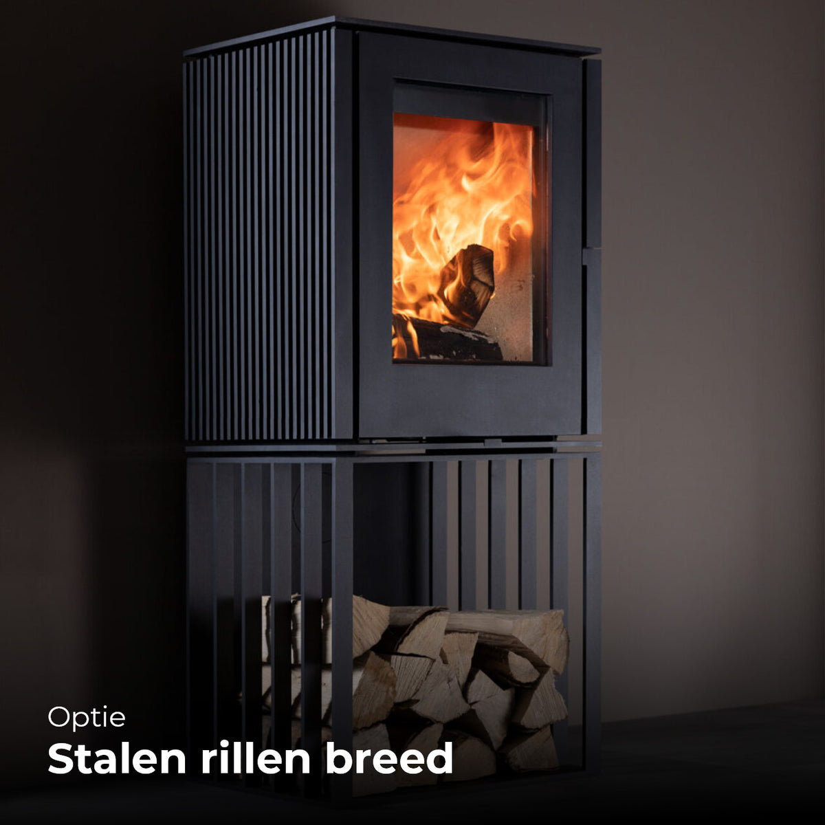 Trimline Fires Woody Loft houtkachel met brandend vuur en open houtvak