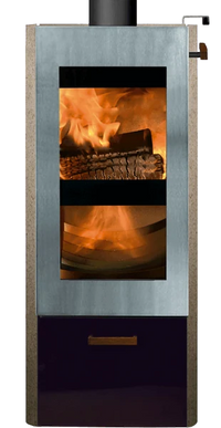 Xeoos Classic x8 houtkachel met brandend vuur achter glazen deur